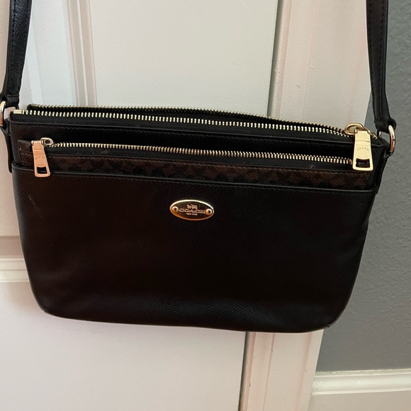 Coach black crossbody with zipper insert - Picture 2 of 3